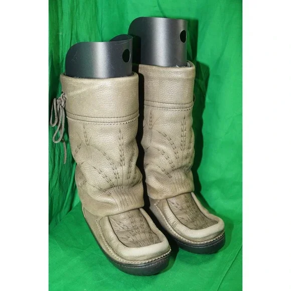 Mannitobah Mukluks Womens Boots Tan Leather Size US Womens 5 - Picture 1 of 9
